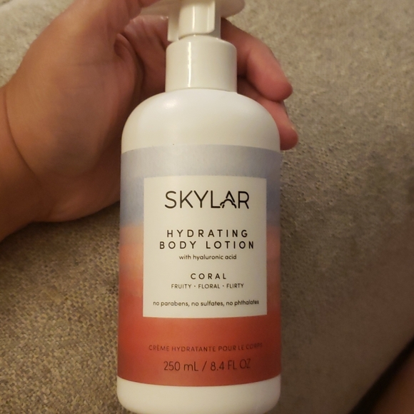 skylar hydrating body lotion